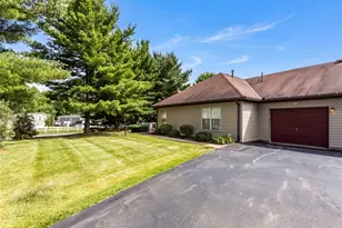 79 Ashford Dr, Cranberry Township, PA 16066 - Photo 2