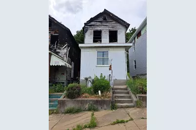 422 E Washington St, Rochester, PA 15074 - Photo 1