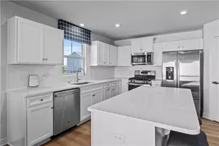 321 Coughton Cross Dr, Lancaster Township, PA 16037 - Photo 10