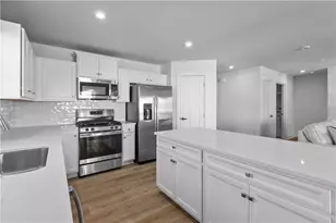 321 Coughton Cross Dr, Lancaster Township, PA 16037 - Photo 8