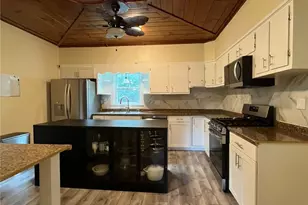 1030 Scott Ave, Jeannette, PA 15644 - Photo 14