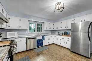 3225 Comanche Rd, Bethel Park, PA 15241 - Photo 12