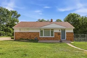 5229 Meadowcrest Rd, Pittsburgh, PA 15236 - Photo 1