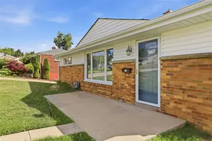 5229 Meadowcrest Rd, Pittsburgh, PA 15236 - Photo 2