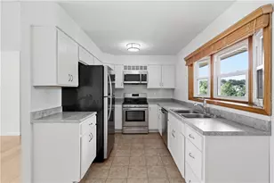 113 Lycoming Dr, Moon/Crescent Twp, PA 15108 - Photo 6