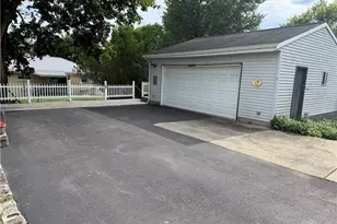 105 W Clen Moore Blvd, Neshannock Township, PA 16105 - Photo 2