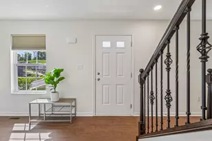 1105 Deerfield Dr, Pittsburgh, PA 15143 - Photo 2