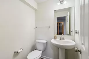 1105 Deerfield Dr, Pittsburgh, PA 15143 - Photo 36