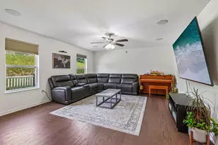 1105 Deerfield Dr, Pittsburgh, PA 15143 - Photo 6