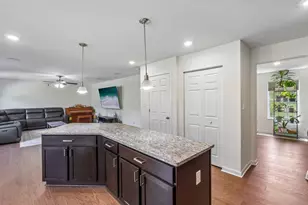 1105 Deerfield Dr, Pittsburgh, PA 15143 - Photo 14