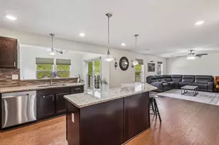 1105 Deerfield Dr, Pittsburgh, PA 15143 - Photo 16