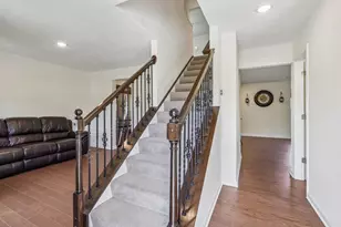 1105 Deerfield Dr, Pittsburgh, PA 15143 - Photo 4