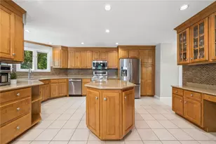 1115 Chaucer Dr, Unity Township, PA 15601 - Photo 4