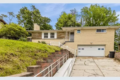 1105 Greentree Rd, Green Tree, PA 15220 - Photo 1