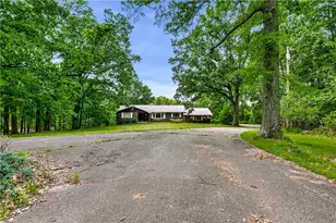 2194 Spangler Rd, Hermitage, PA 16148 - Photo 4