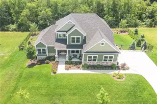 217 Hickory Ln, Adams Township, PA 16046 - Photo 2
