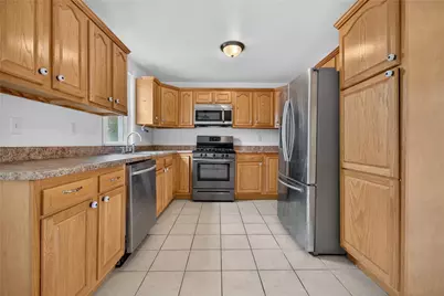 109 E Larkspur St, Munhall, PA 15120 - Photo 4