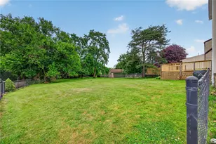 109 E Larkspur St, Munhall, PA 15120 - Photo 2