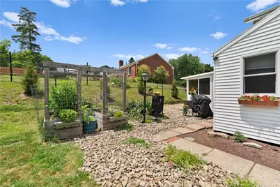 1558 Duncan Dr, Pittsburgh, PA 15237 - Photo 6