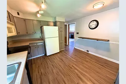 158 Edgewood Ave, Grove City Boro, PA 16127 - Photo 12