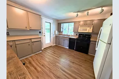158 Edgewood Ave, Grove City Boro, PA 16127 - Photo 10