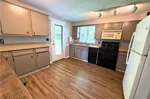 158 Edgewood Ave, Grove City Boro, PA 16127 - Photo 10