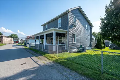 11 School St, Scottdale, PA 15683 - Photo 4