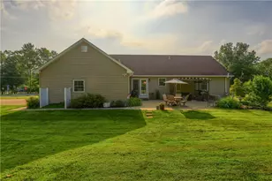 1213 West Dr, Penn Township, PA 16002 - Photo 8