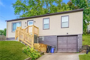 219 Maple Dr, Monroeville, PA 15146 - Photo 2