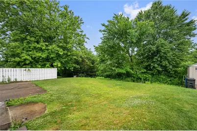 611 Pikeview Dr, Pittsburgh, PA 15239 - Photo 18