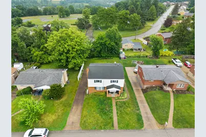611 Pikeview Dr, Pittsburgh, PA 15239 - Photo 2