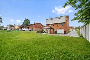 611 Pikeview Dr, Pittsburgh, PA 15239 - Photo 16