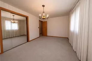719 Locust St, Hempfield Township, PA 15601 - Photo 4
