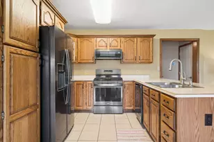 577 Agnes St, Hempfield Township, PA 15601 - Photo 8