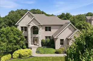 807 Cavan Dr, Cranberry Township, PA 16066 - Photo 2