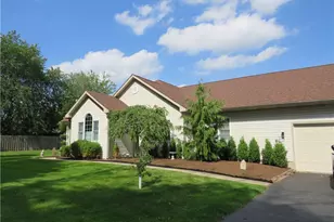 806 Kocher Dr, Grove City Boro, PA 16127 - Photo 2