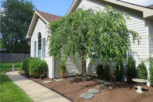 806 Kocher Dr, Grove City Boro, PA 16127 - Photo 4