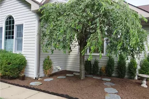 806 Kocher Dr, Grove City Boro, PA 16127 - Photo 6