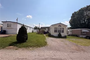3202 46th St, Pulaski Township, PA 15066 - Photo 2