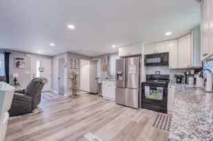 120 Elmwood Dr, Pittsburgh, PA 15116 - Photo 12