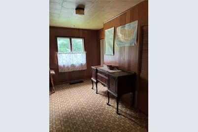 35 Tunnel St, Donegal, PA 15376 - Photo 12