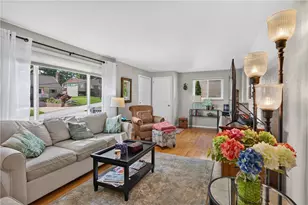 265 Oaklyn Rd, Bethel Park, PA 15102 - Photo 4
