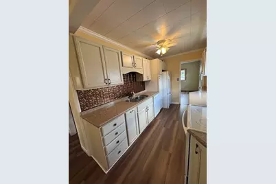 877 Riverview Ave, Baden, PA 15005 - Photo 6