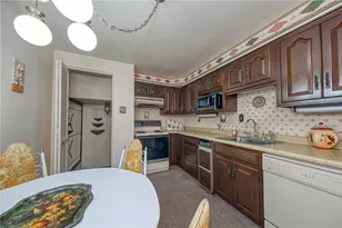 422 Woodrift Ln, Pittsburgh, PA 15236 - Photo 6
