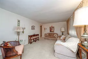 422 Woodrift Ln, Pittsburgh, PA 15236 - Photo 2
