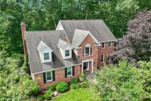 2474 Wedgewood Dr, Pittsburgh, PA 15090 - Photo 2