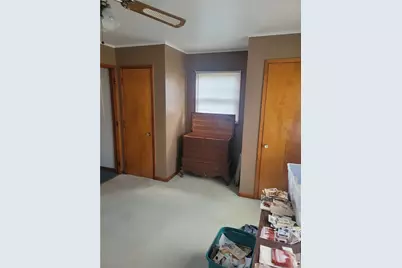 913 Indiana Ave, Farrell, PA 16121 - Photo 8