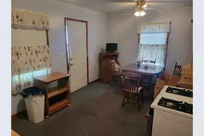 913 Indiana Ave, Farrell, PA 16121 - Photo 4