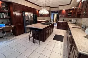 258 Cobblestone Dr, Hempfield Township, PA 15601 - Photo 2