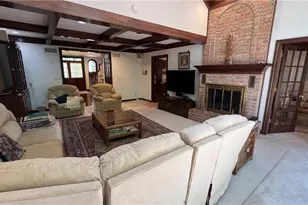 258 Cobblestone Dr, Hempfield Township, PA 15601 - Photo 6